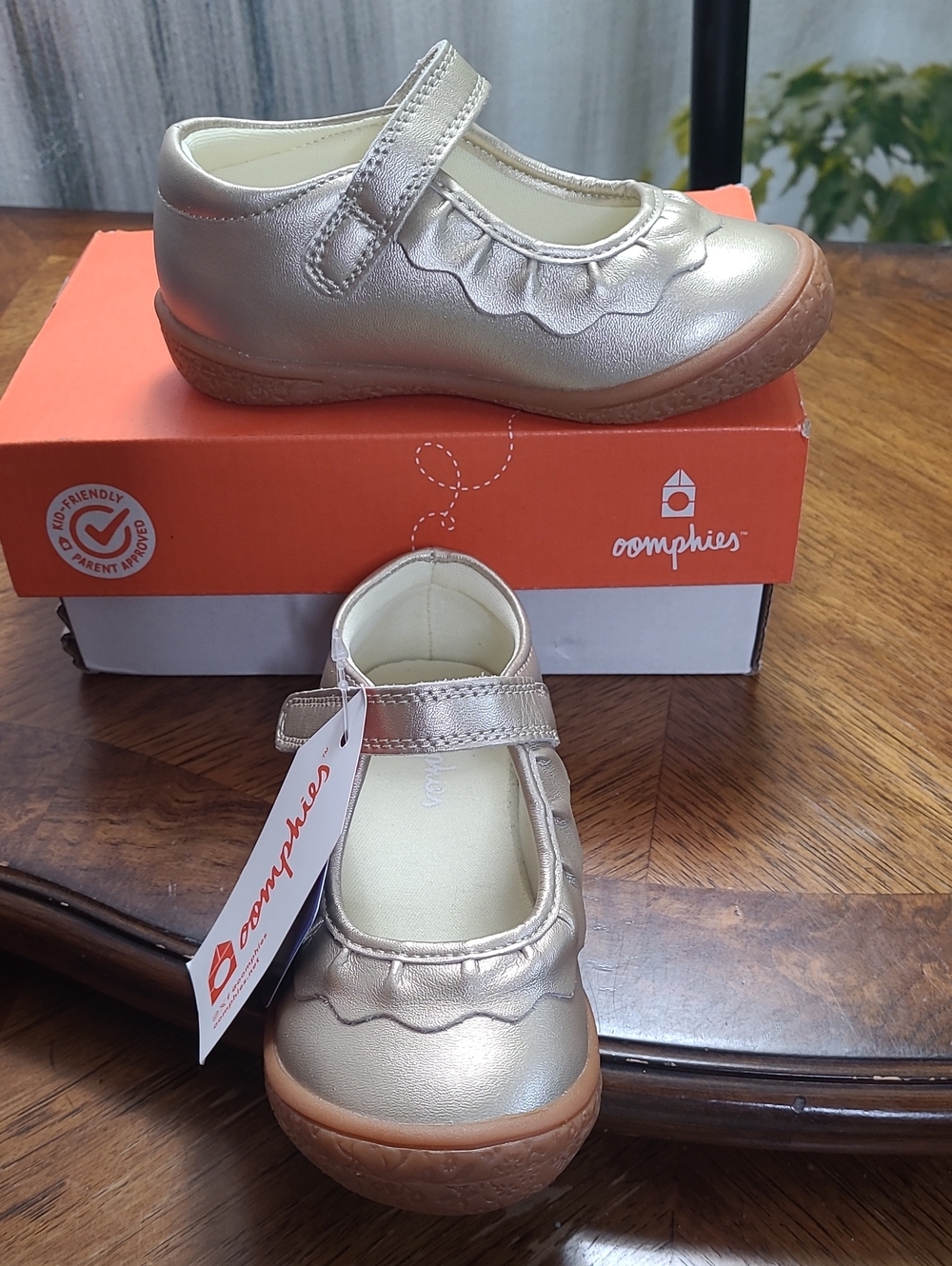 New in box! Oomphies Amina Girls 7 Leather Metallic Gold Ruffle Toddler Shoes